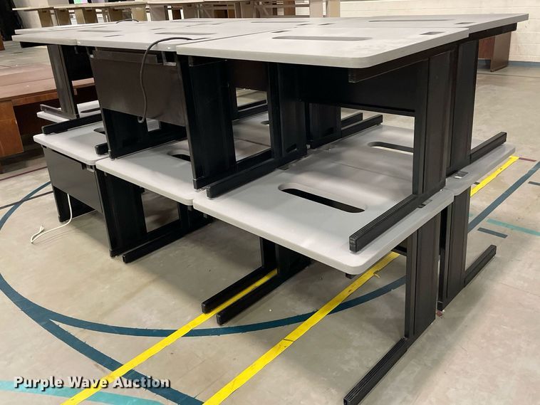 image for item ME9955 (14) 30" x 36" desks