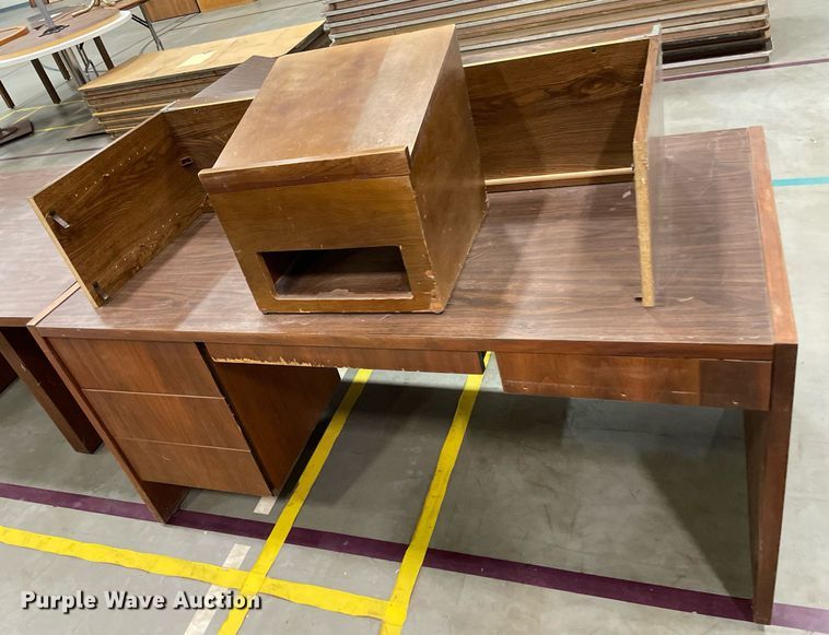 image for item ME9964 (7) desks