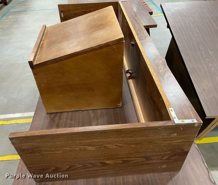 image for item ME9964 (7) desks