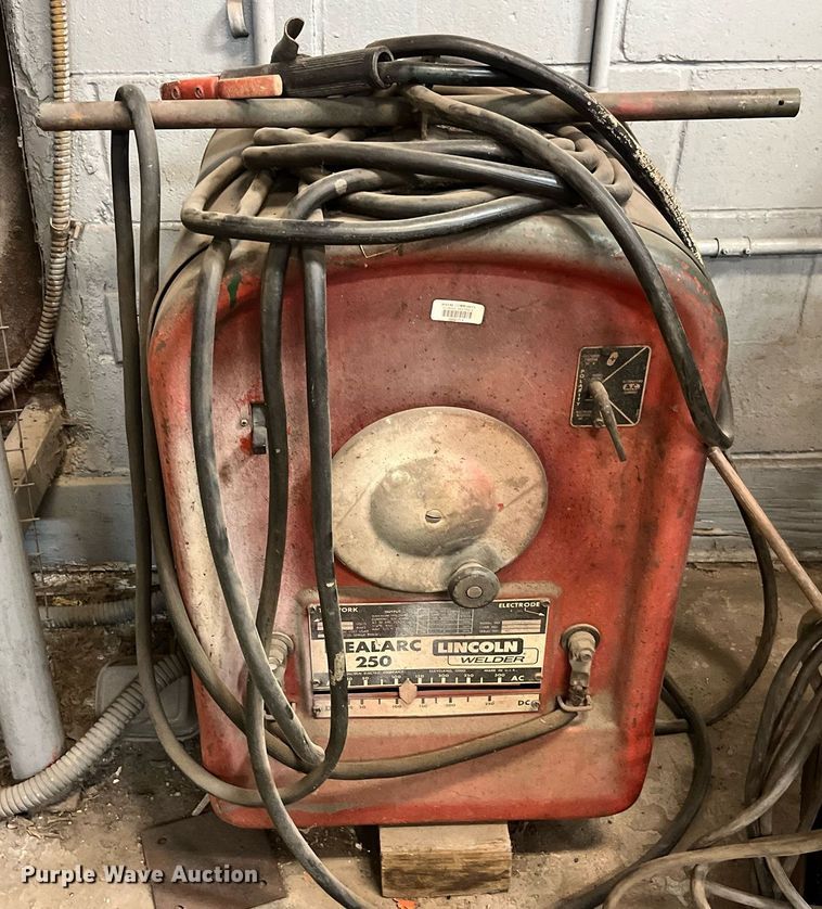 image for item MG9295 (3) Lincoln welders