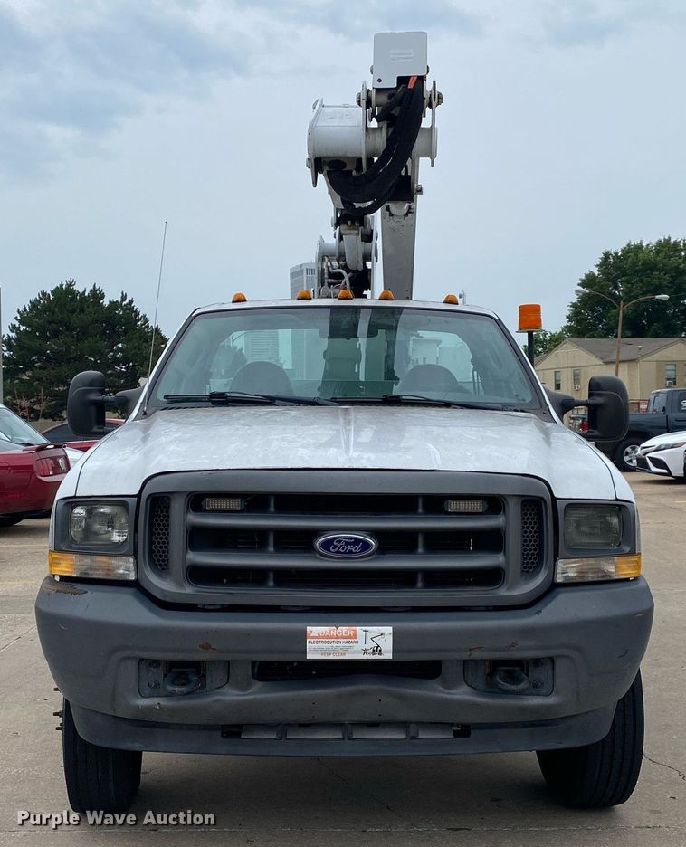 image for item MG9936 2004 Ford F550  bucket truck