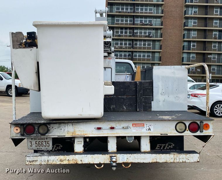 image for item MG9936 2004 Ford F550  bucket truck