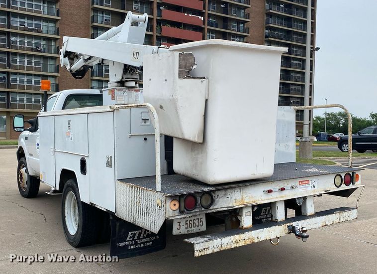 image for item MG9936 2004 Ford F550  bucket truck