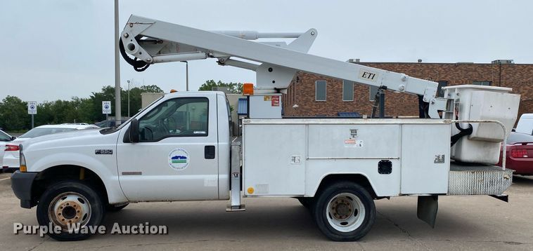 image for item MG9936 2004 Ford F550  bucket truck