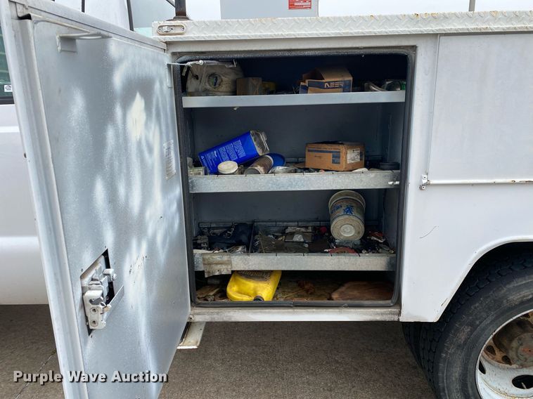 image for item MG9936 2004 Ford F550  bucket truck