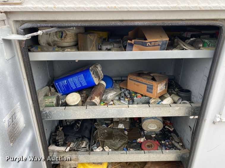 image for item MG9936 2004 Ford F550  bucket truck