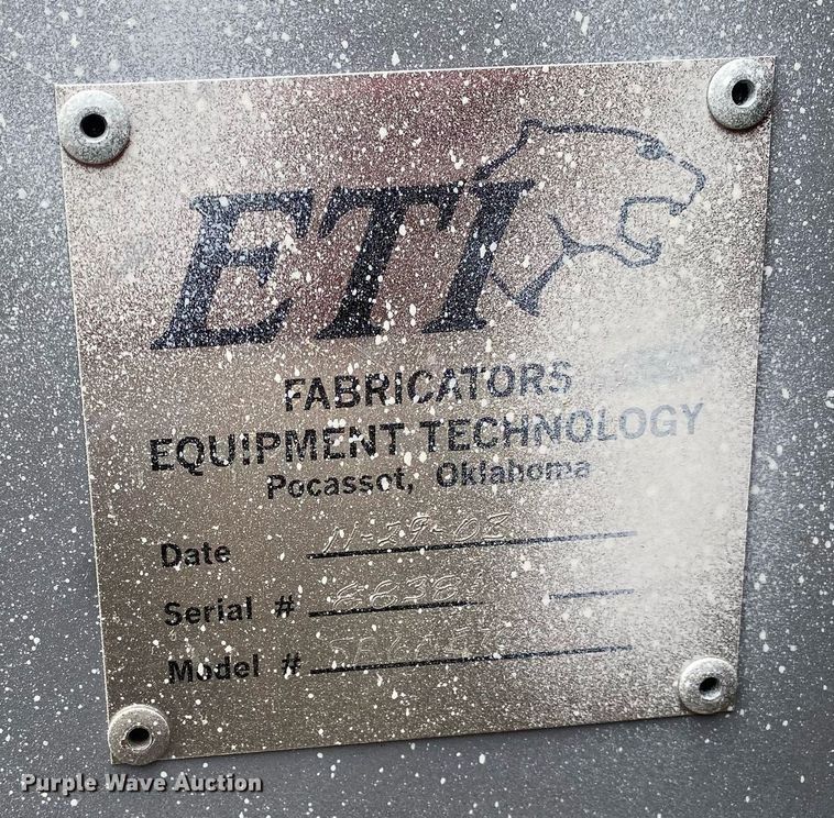 image for item MG9936 2004 Ford F550  bucket truck