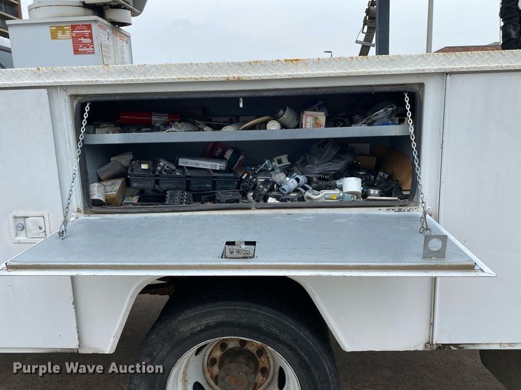 image for item MG9936 2004 Ford F550  bucket truck