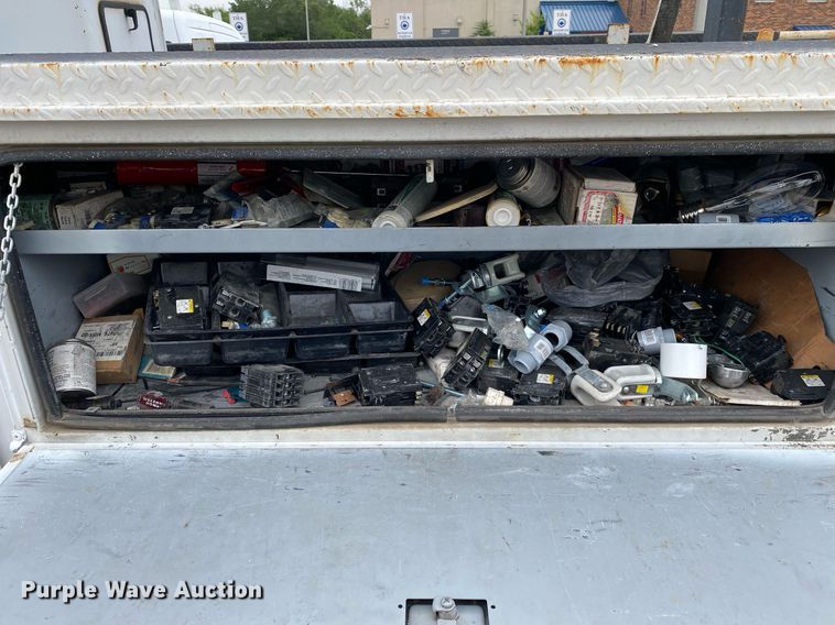 image for item MG9936 2004 Ford F550  bucket truck