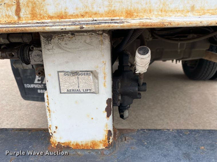 image for item MG9936 2004 Ford F550  bucket truck