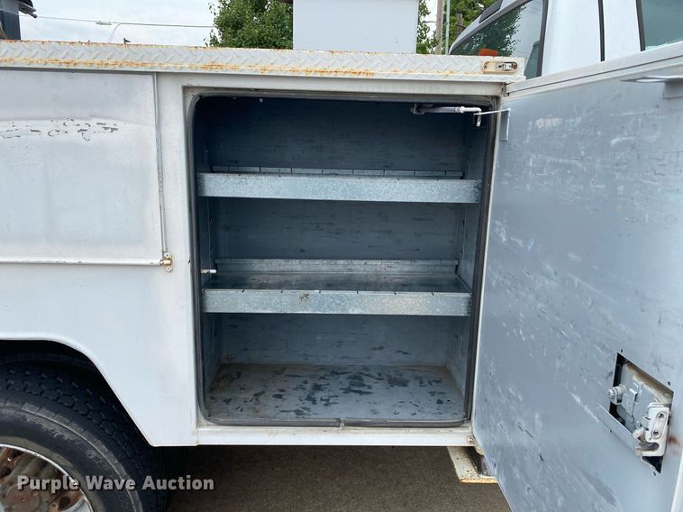 image for item MG9936 2004 Ford F550  bucket truck