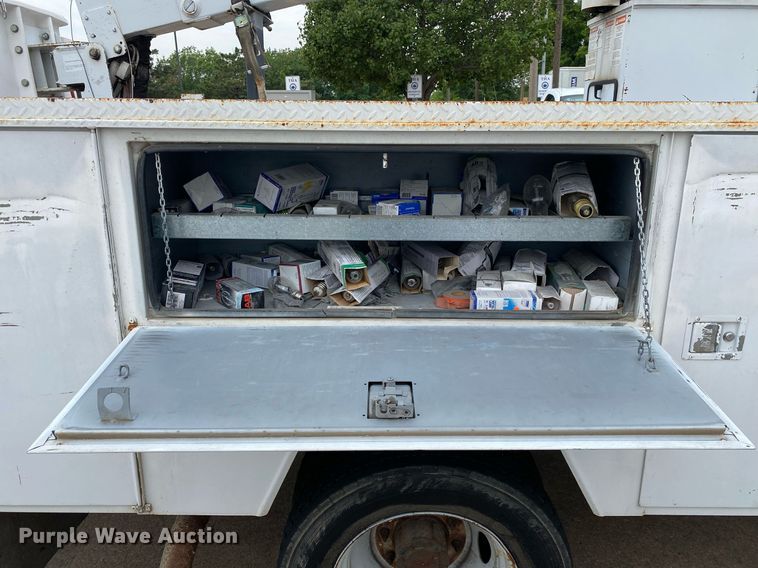 image for item MG9936 2004 Ford F550  bucket truck