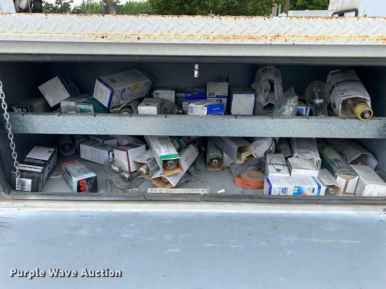 image for item MG9936 2004 Ford F550  bucket truck