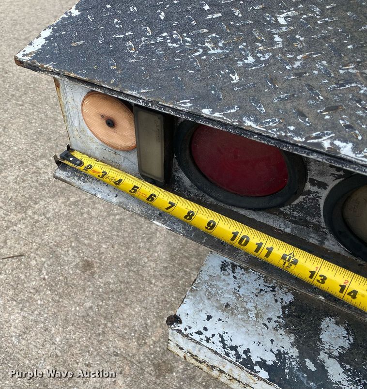 image for item MG9936 2004 Ford F550  bucket truck