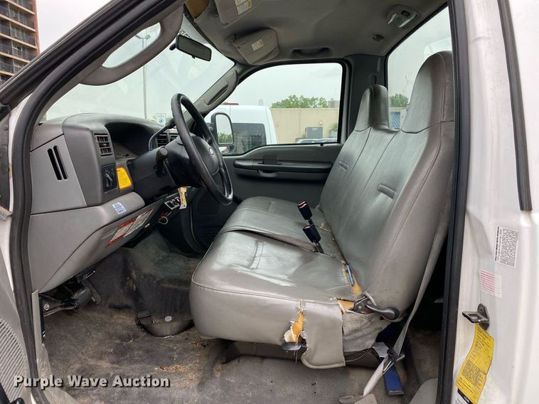 image for item MG9936 2004 Ford F550  bucket truck