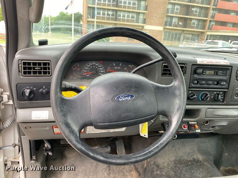 image for item MG9936 2004 Ford F550  bucket truck