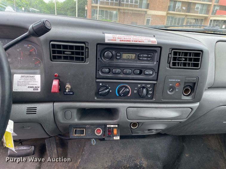 image for item MG9936 2004 Ford F550  bucket truck