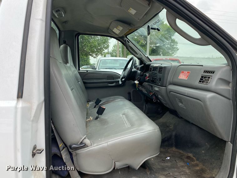 image for item MG9936 2004 Ford F550  bucket truck