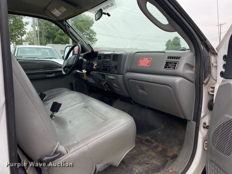 image for item MG9936 2004 Ford F550  bucket truck