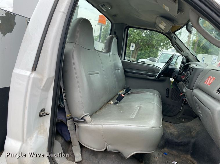 image for item MG9936 2004 Ford F550  bucket truck