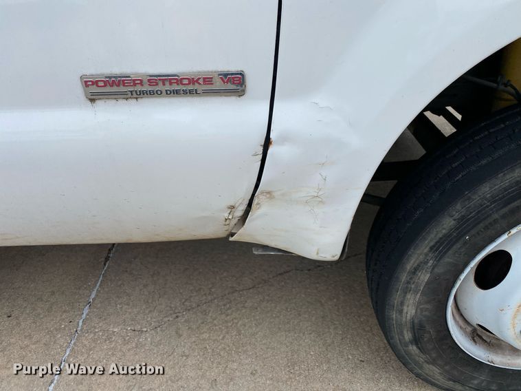 image for item MG9936 2004 Ford F550  bucket truck