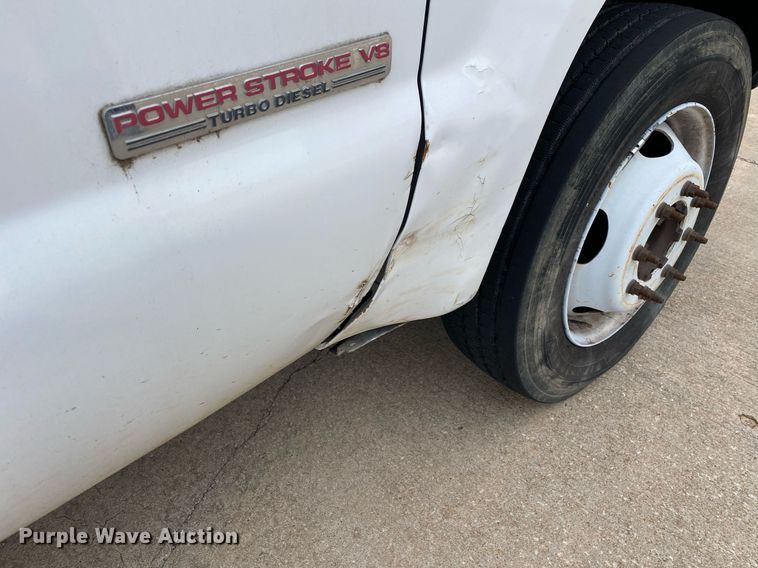 image for item MG9936 2004 Ford F550  bucket truck