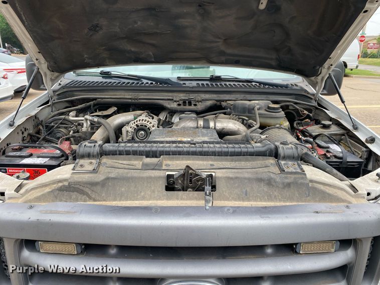 image for item MG9936 2004 Ford F550  bucket truck