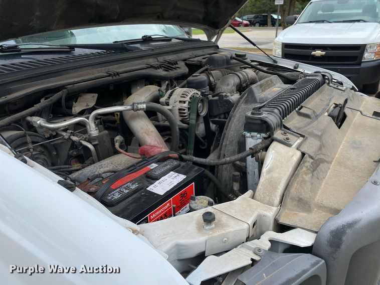 image for item MG9936 2004 Ford F550  bucket truck