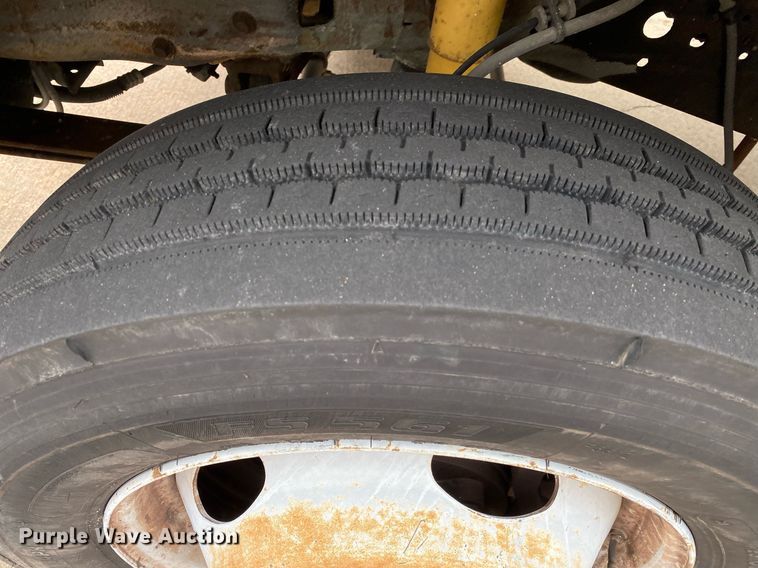 image for item MG9936 2004 Ford F550  bucket truck