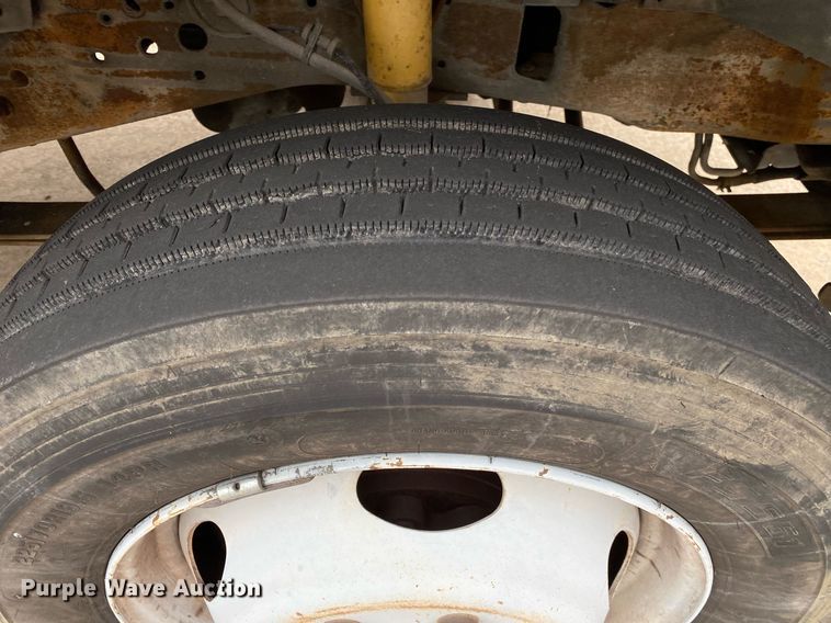 image for item MG9936 2004 Ford F550  bucket truck