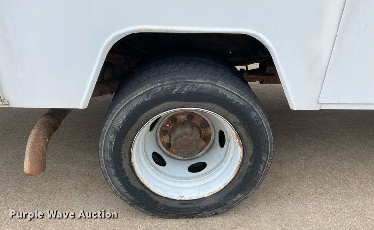 image for item MG9936 2004 Ford F550  bucket truck