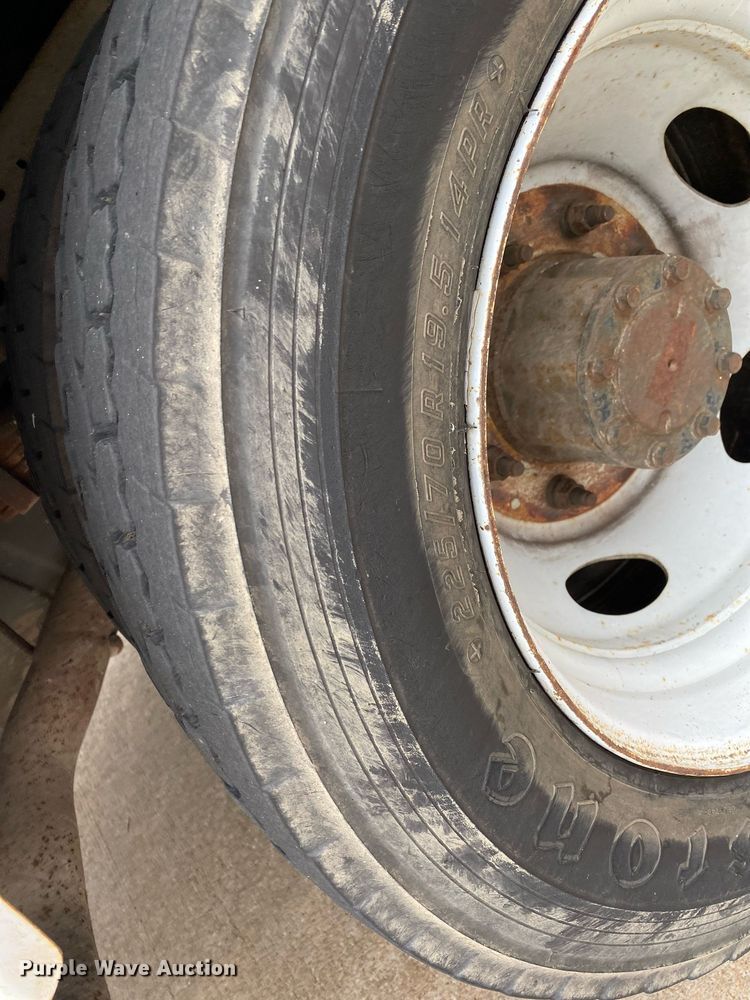 image for item MG9936 2004 Ford F550  bucket truck