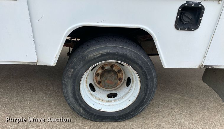 image for item MG9936 2004 Ford F550  bucket truck