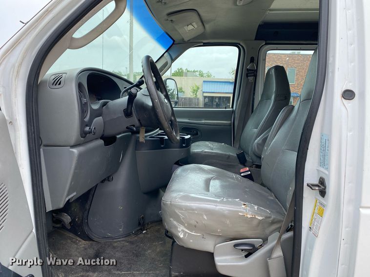 image for item MG9938 2007 Ford E150  van