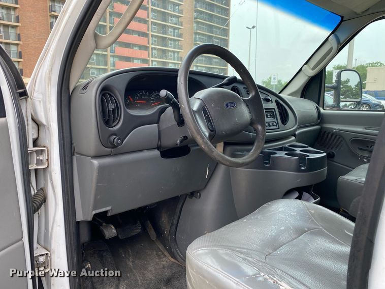 image for item MG9938 2007 Ford E150  van