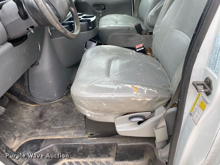 image for item MG9938 2007 Ford E150  van