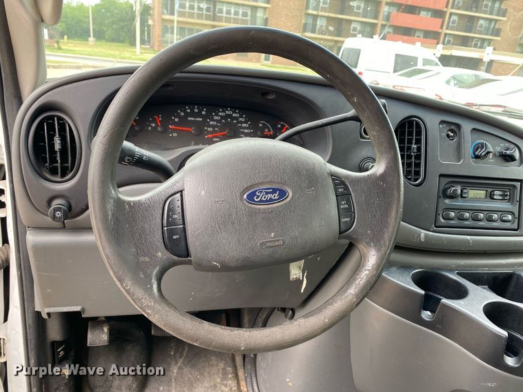 image for item MG9938 2007 Ford E150  van