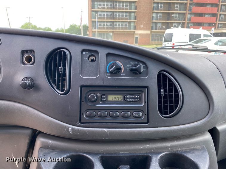 image for item MG9938 2007 Ford E150  van