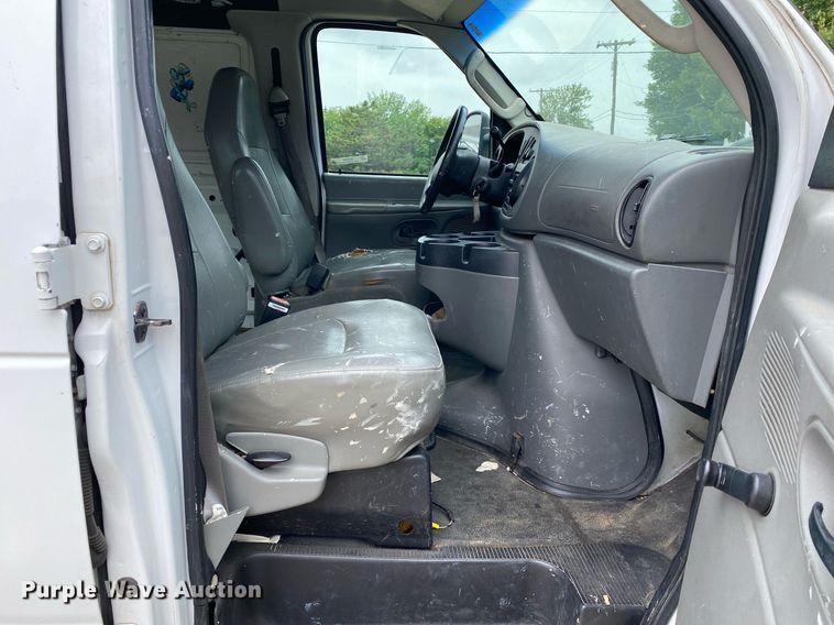 image for item MG9938 2007 Ford E150  van