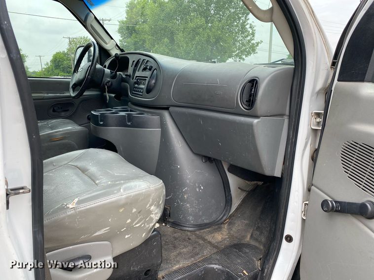 image for item MG9938 2007 Ford E150  van