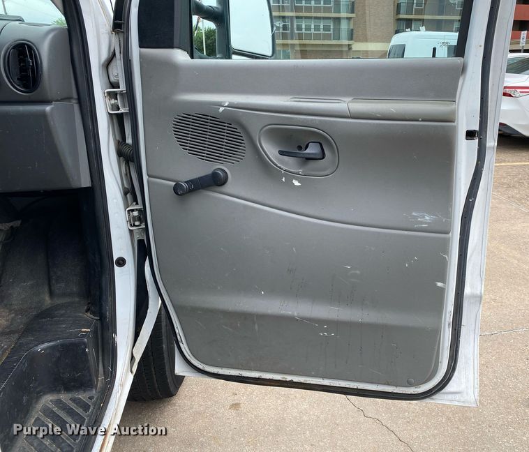 image for item MG9938 2007 Ford E150  van