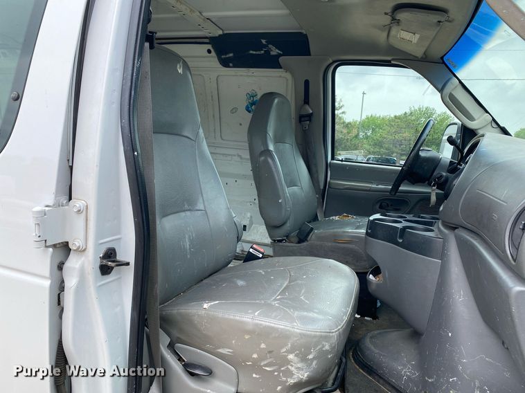 image for item MG9938 2007 Ford E150  van