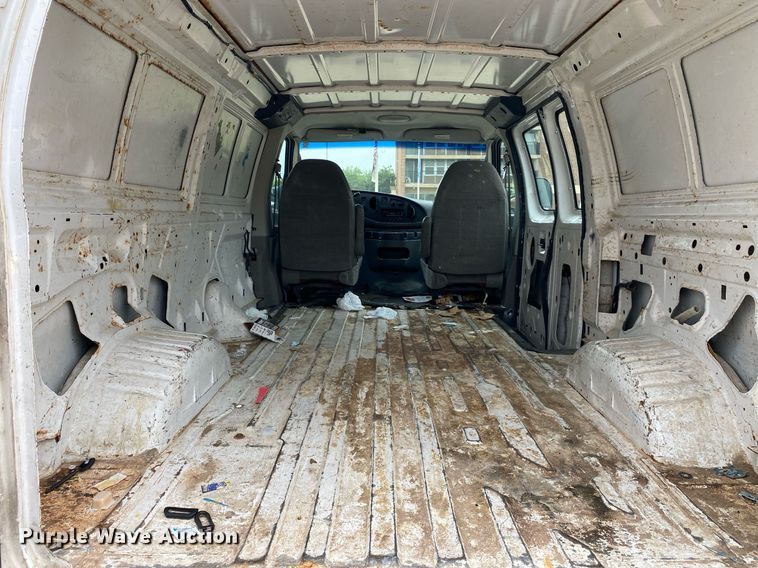 image for item MG9938 2007 Ford E150  van