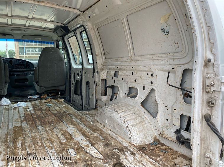 image for item MG9938 2007 Ford E150  van