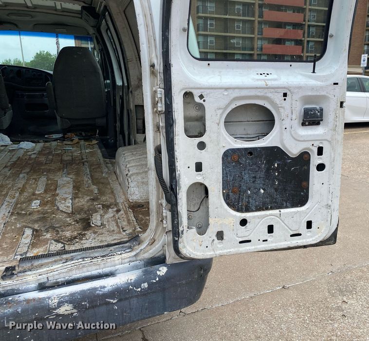 image for item MG9938 2007 Ford E150  van
