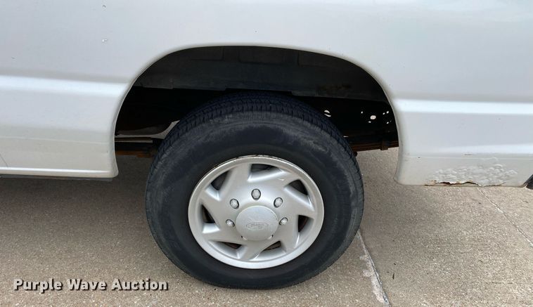 image for item MG9938 2007 Ford E150  van