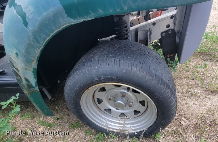 image for item ML9432 (3) 2002 Ford Think golf carts