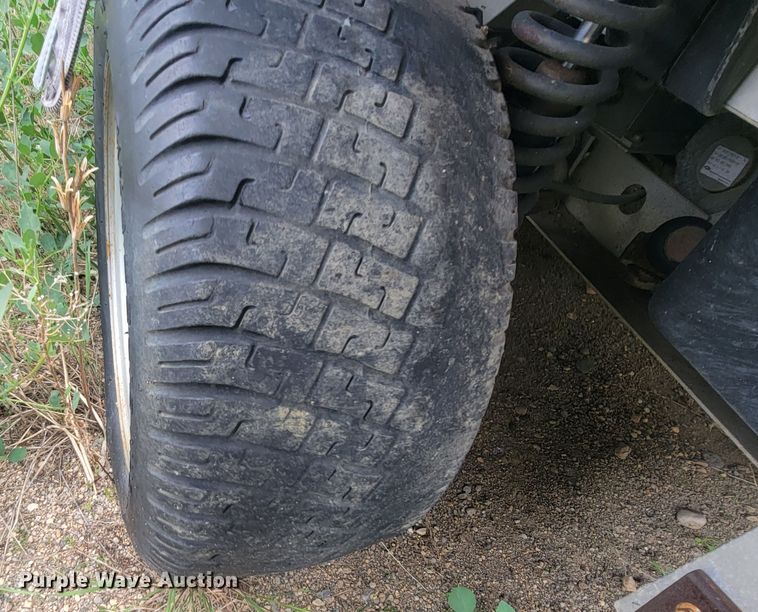 image for item ML9432 (3) 2002 Ford Think golf carts