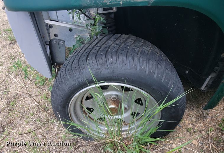 image for item ML9432 (3) 2002 Ford Think golf carts