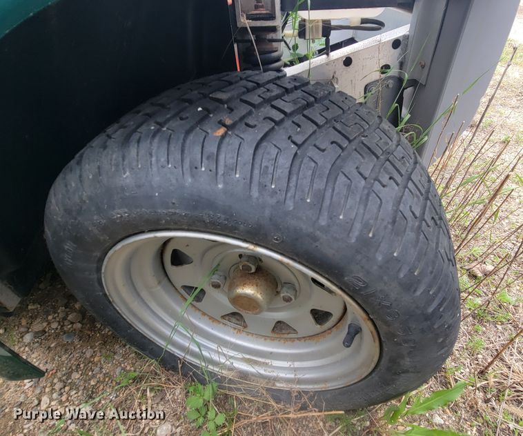 image for item ML9432 (3) 2002 Ford Think golf carts